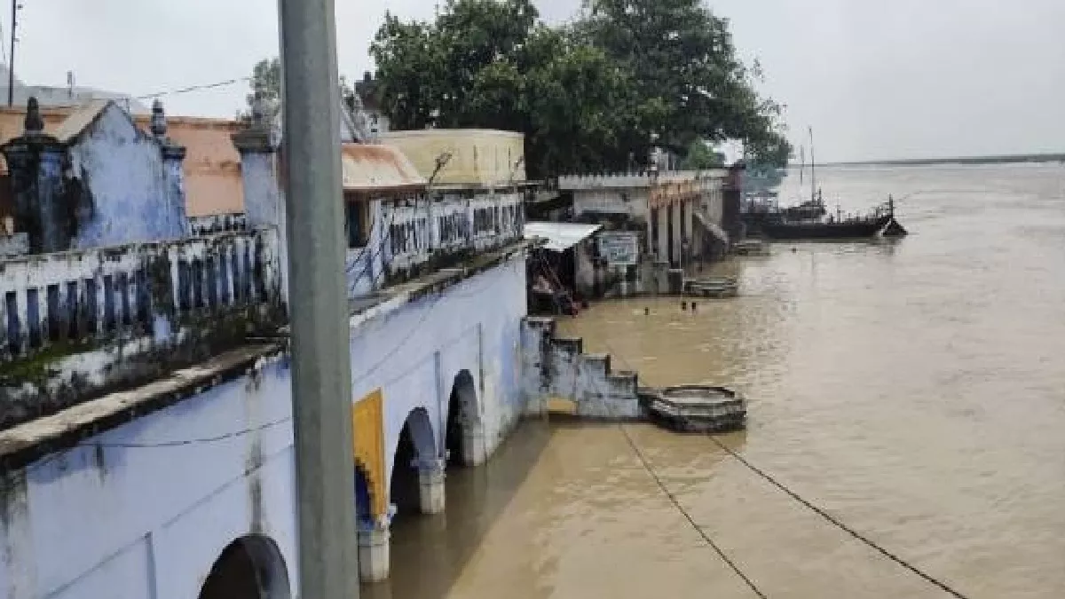 Flood In Deoria: सरयू नदी खतरे के निशान से ऊपर, घट रहा जलस्तर