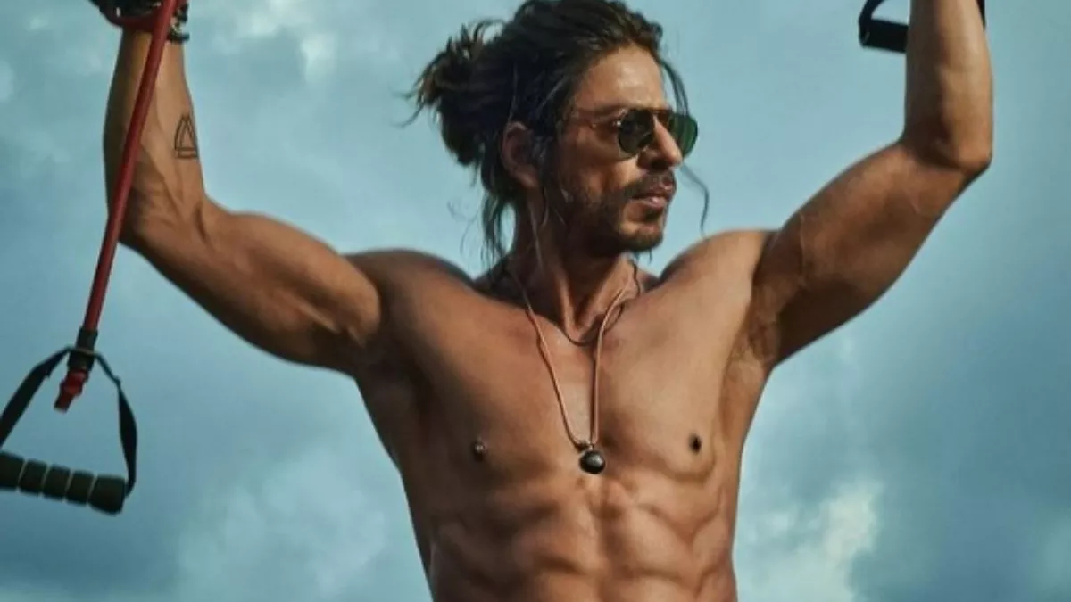 Shah Rukh Khan shares shirtless picture flaunts abs while waiting for Pathan.