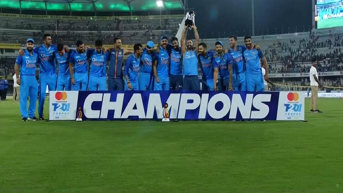 Ind vs Aus: भारत ने तीसरे T20 मैच में आस्ट्रेलिया को 6 विकेट से हराया,  सीरीज पर 2-1 से कब्जा जमाया