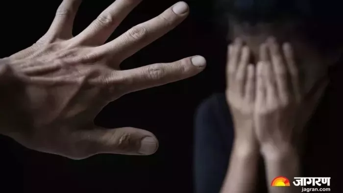 दबंगों की दरिंदगी का शिकार अनुसूचित महिला से भाजपा नेत्रियों ने की मुलाकात। (सांकेतिक फोटो)