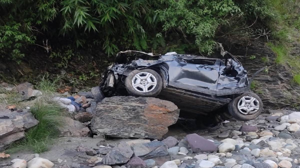 https://www.jagranimages.com/images/newimg/25092023/25_09_2023-car_accident_23539717.jpg