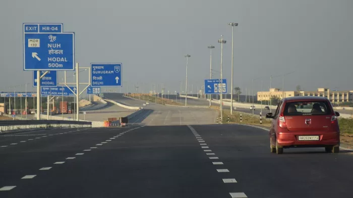 दिल्ली-मुंबई एक्सप्रेस-वे पर चलने वाले थोड़ा सावधान, तय स्पीड से अधिक तेज दौड़ाएंगे वाहन तो सीधे घर पहुंचेगा चालान।