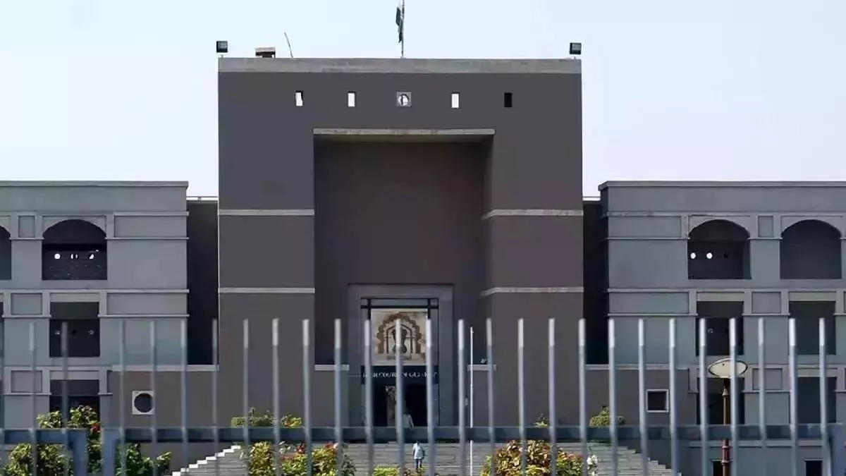 दुष्कर्म और उत्पीड़न के मामलों पर घिरी गुजरात नेशनल लॉ यूनिवर्सिटी, Gujarat HC ने लिया स्वत- संज्ञान