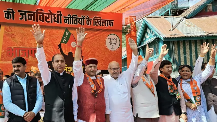 विधानसभा के बाहर BJP का रोष प्रदर्शन, राजीव बिंदल बोले- कांग्रेस ने झूठे वादे कर हासिल की सत्ता