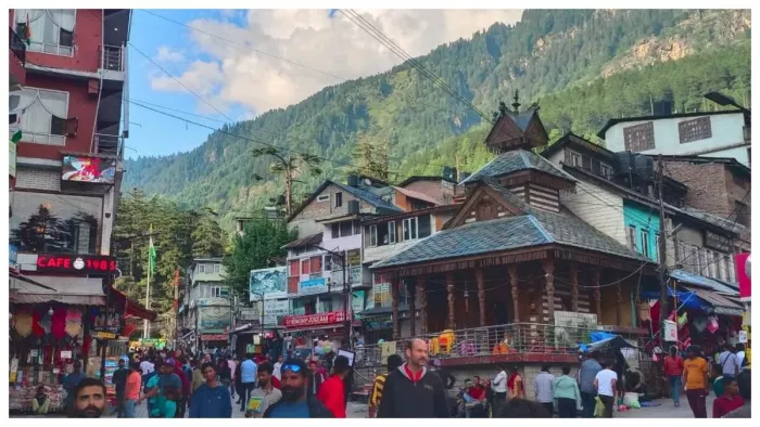 हिमाचल की लौटी रौनक, हिल स्टेशनों पर पहुंचने लगे पर्यटक