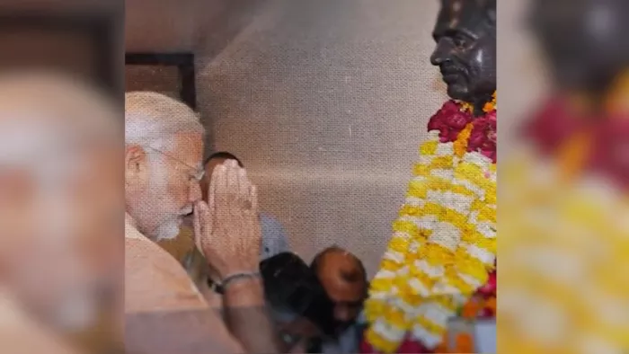 पीएम मोदी ने पंडित दीनदयाल उपाध्याय की जयंती पर किया नमन