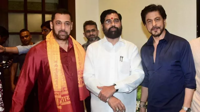 Shah Rukh Khan-Salman Khan ने एक साथ किए बप्पा के दर्शन।