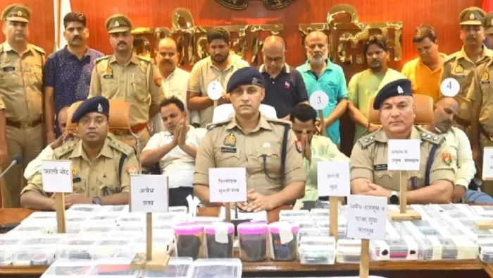 मामले की जानकारी देते पुलिस अधिकारी। जागरण