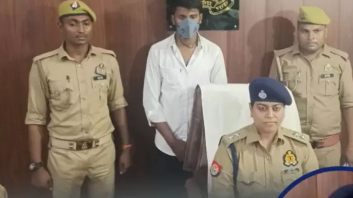 पुलिस गिरफ्त में आरोपी रवि गुप्ता। फोटो- सोशल मीडिया
