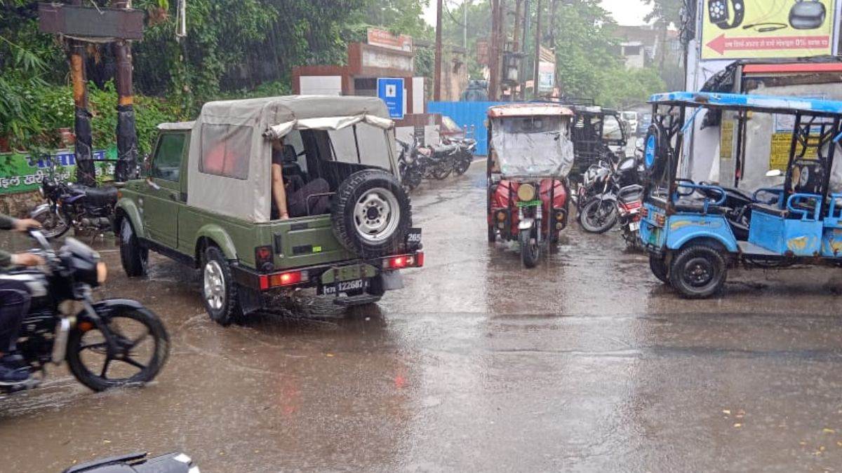 weather update heavy rainfall in shahjahanpur up weather news know forecast