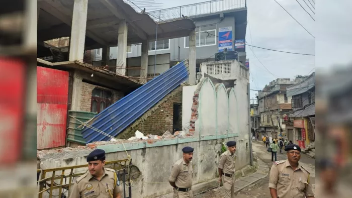 संजौली पुलिस को इस मामले में लोगों ने सौंपा शिकायत पत्र