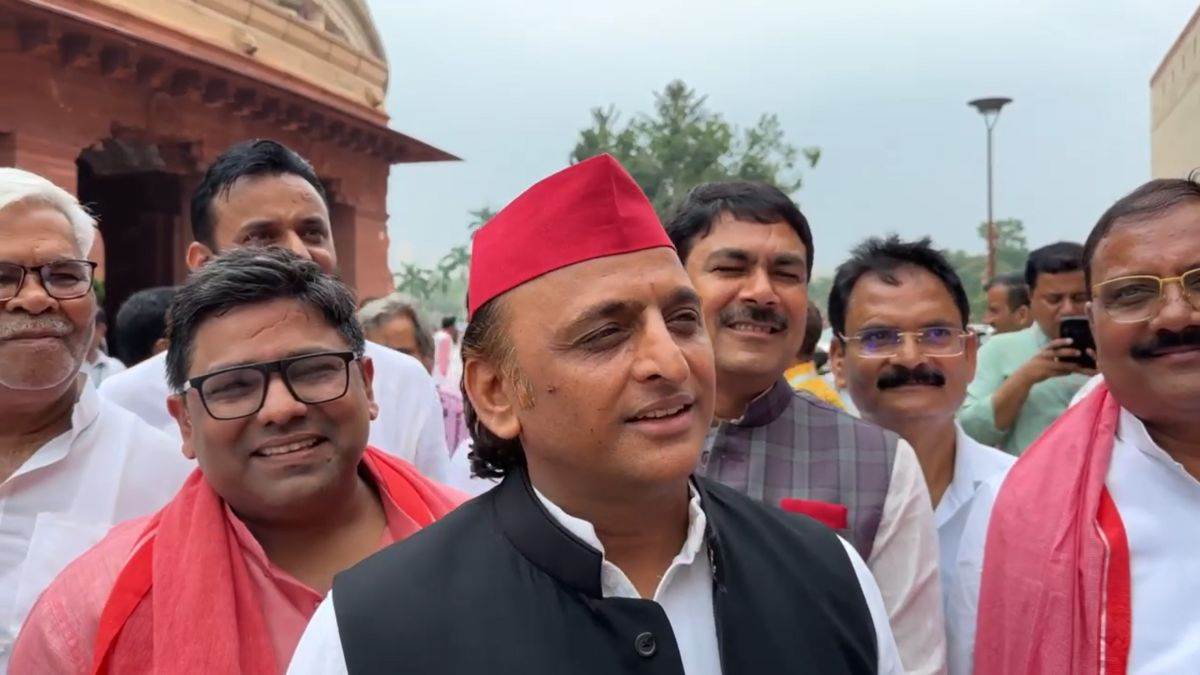 https://www.jagranimages.com/images/newimg/25092025/25_09_2025-akhilesh_sansad_24059897.jpg
