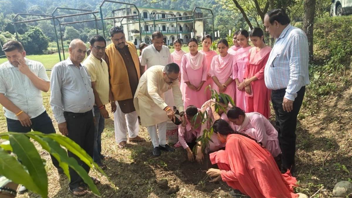 https://www.jagranimages.com/images/newimg/25092025/25_09_2025-bikram_thakur_24059547.jpg