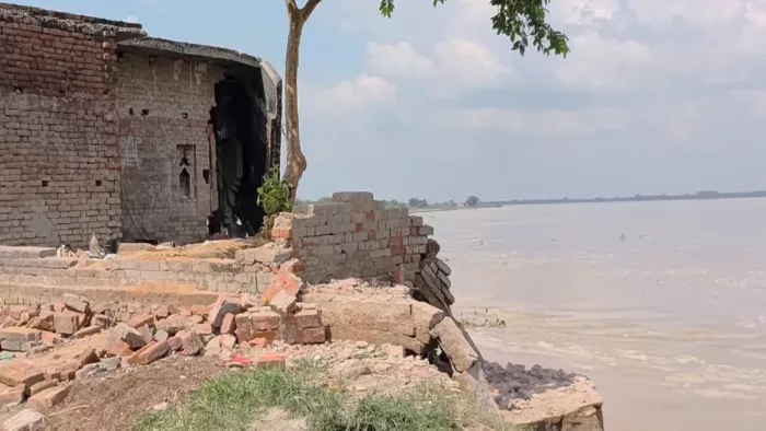 गोपाल नगर के जूनियर हाई स्कूल में राहत शिविर बनाया गया है।
