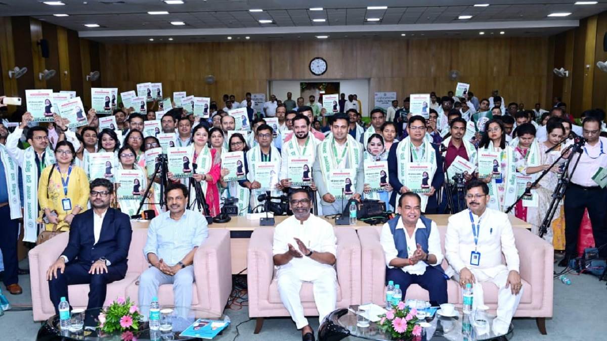 https://www.jagranimages.com/images/newimg/25092025/25_09_2025-hemant_gave_appointment_letters_to_doctors_1_24059583_133326.jpg