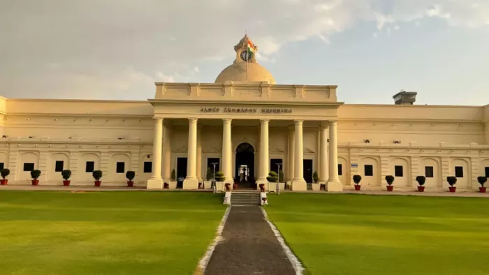 IIT Roorkee के इंजीनियर्स ने किया सेफ्टी ऑडिट।