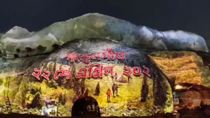बंगाल में ऑपरेशन सिंदूर की थीम वाला दुर्गा पूजा पंडाल हटाया गया (फोटो- एक्स)