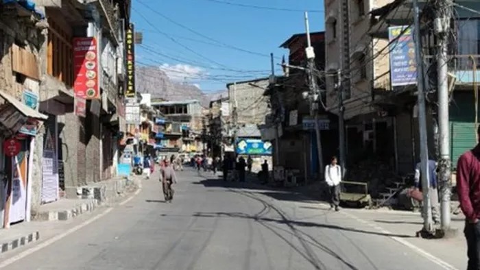 लेह हिंसा के बाद कारगिल में बंद लद्दाख को राज्य का दर्जा देने की मांग।