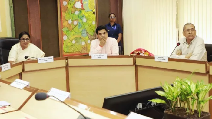 दिल्ली ग्रामीण विकास बोर्ड की बैठक की अध्यक्षता करती हुई CM रेखा गुप्ता व विकास मंत्री कपिल मिश्रा