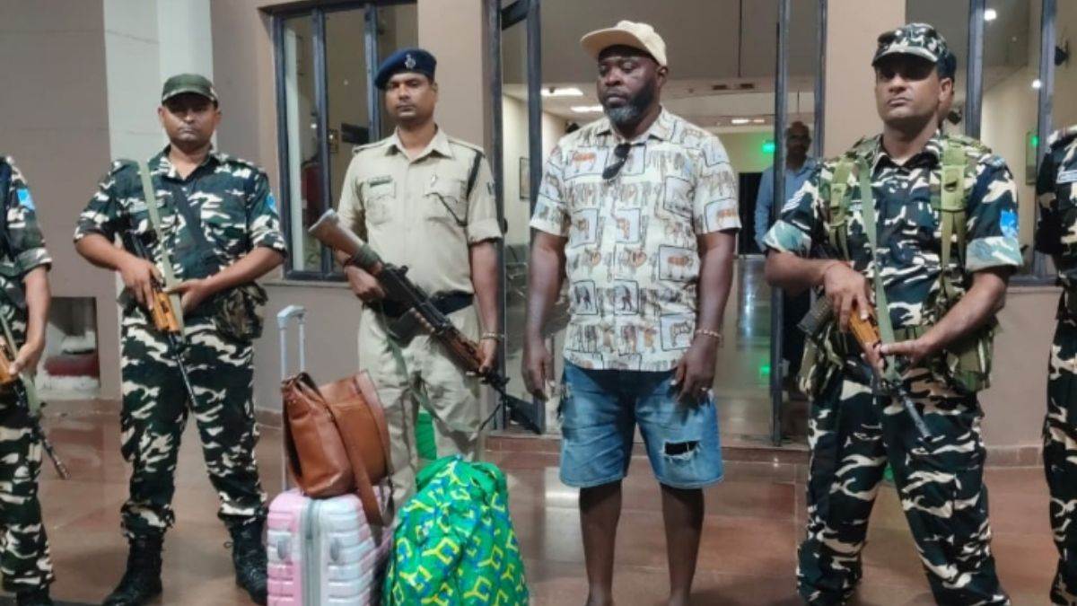 https://www.jagranimages.com/images/newimg/25092025/25_09_2025-nigerian_national_fake_passport_24059640.jpg