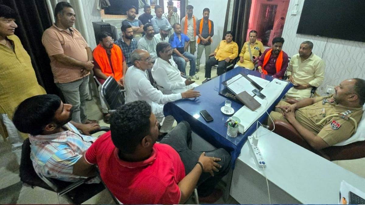 https://www.jagranimages.com/images/newimg/25092025/25_09_2025-ramleela_controversy_24059881.jpg
