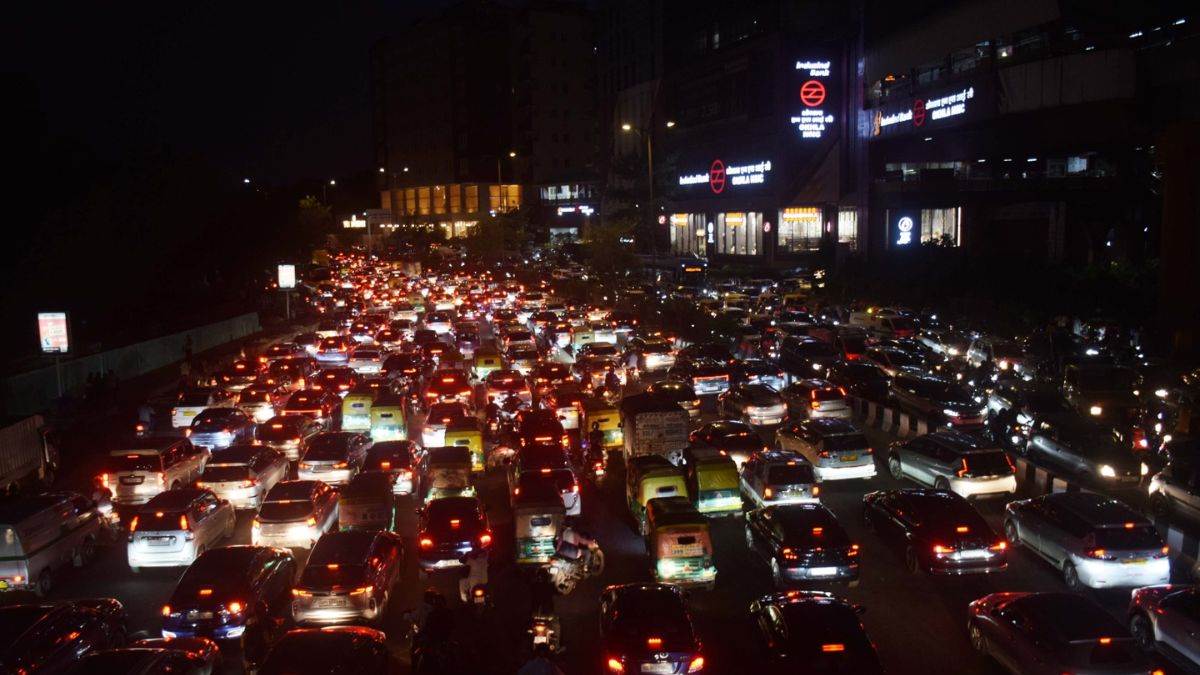 https://www.jagranimages.com/images/newimg/25092025/25_09_2025-traffic-jam_24059965.jpg