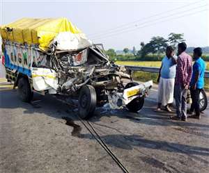 Accident in Jharkhand, Ranchi News मामले की सूचना मिलने के बाद मौके पर पुलिस पहुंची और घायलों को अस्‍पताल पहुंचाया।