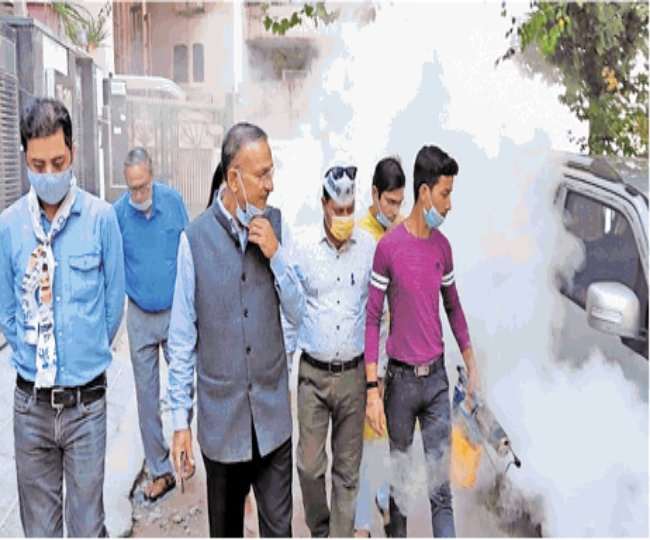 दिल्ली के मोतीनगर में डेंगू-चिकनगुनिया से बचाव के लिए विधायक ने कराई फागिंग