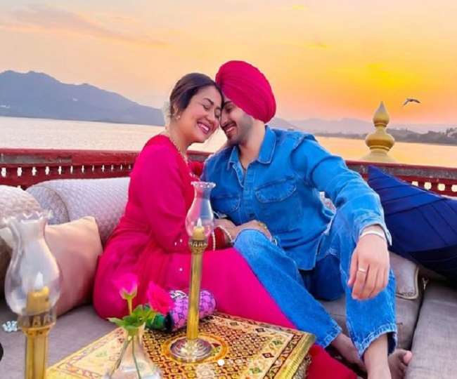 Neha Kakkar Anniversary: पहली सालगिरह पर झीलों के बीच पहुंचे नेहा कक्कड़ और रोहनप्रीत, देखें खूबसूरत तस्वीरें