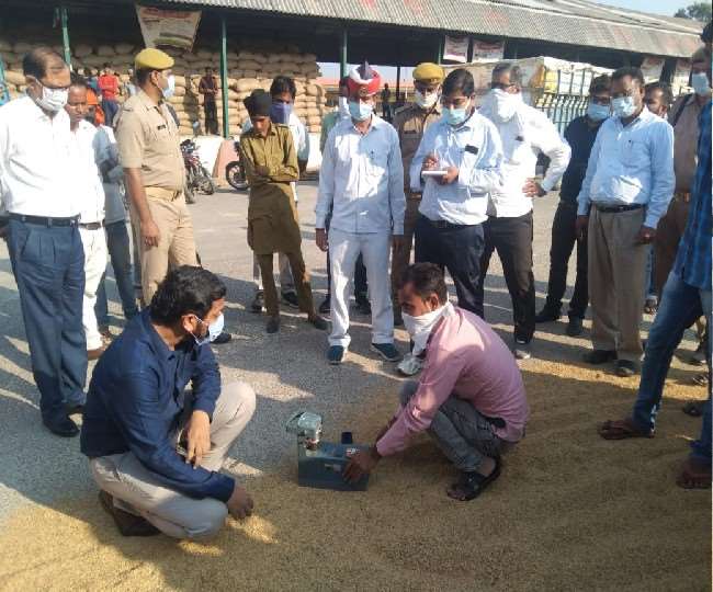 pilibhi district magistrate took out people from puranpur mandi know why dm was seen strict in inspection