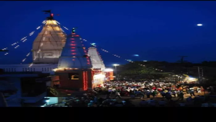 गोवर्धन स्थित दानघाटी मंदिर का भव्य दृश्य। फाइल फोटो
