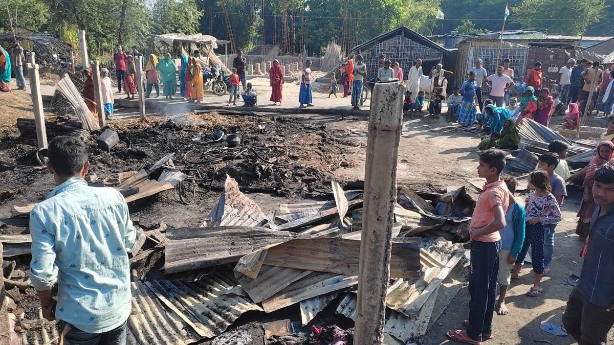 purnia fire broke out due to firecrackers ten houses burnt innocent girl died in agony