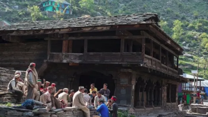 हिमाचल प्रदेश के जिला कुल्लू में बसा मलाणा गांव।