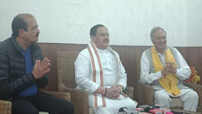 मेजर विजय सिंह मनकोटिया ने बिलासपुर में जेपी नड्डा की मौजूदगी में भाजपा का दामन थाम लिया है