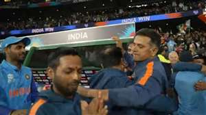 पाकिस्तान के खिलाफ मैच जीतने के बाद राहुल द्रविड़।