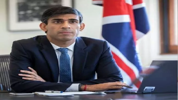 यूके के प्रधानमंत्री पहले किंग चार्ल्स III से मिलने के लिए बकिंघम पैलेस गए।