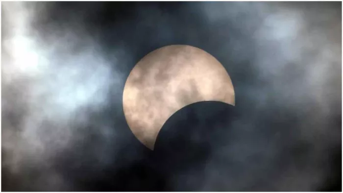 Solar Eclipse 2022: जानें सूर्य ग्रहण में सुरक्षित रहने के लिए क्या करें और क्या नहीं!