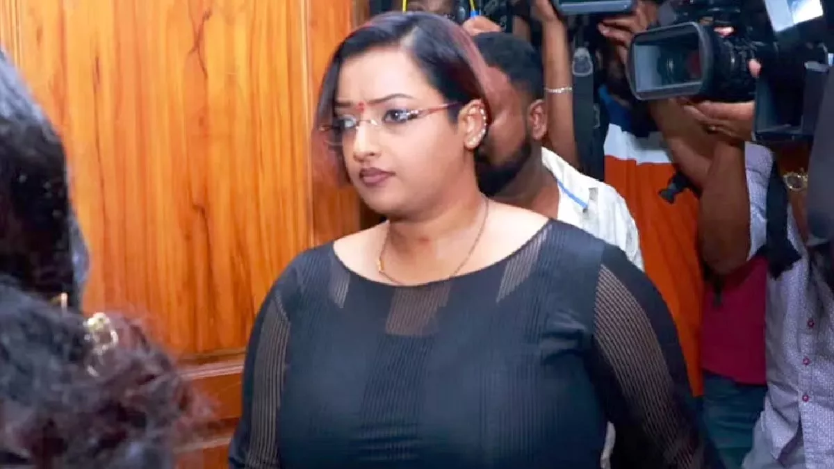 Kerala: स्वप्ना सुरेश के आरोपों से गरमाई केरल की सियासत, BJP बोली- CPM  नेताओं के खिलाफ एक्शन लें सीएम विजयन - Kerala BJP leader KS Radhakrishnan  seeks legal action against CPM ...