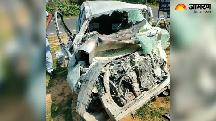 Amroha News: अमरोहा में कार और ट्रक की भीषण टक्कर, बीजेपी नेता की मौत (फोटो जागरण संवाददाता)