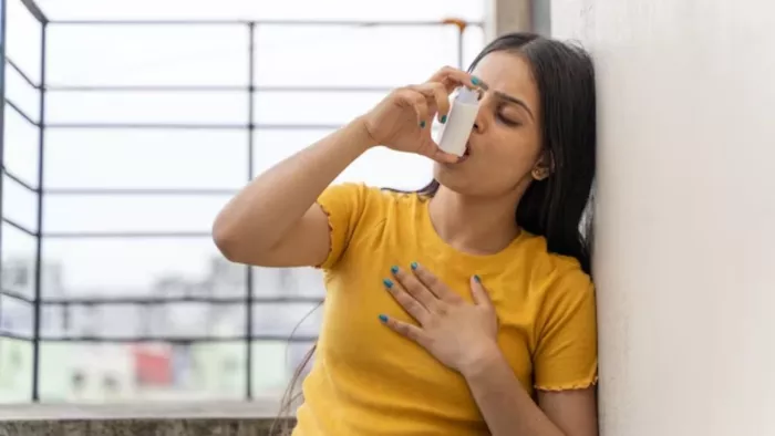 Delhi Air Pollution: प्रदूषण में अस्थमा के मरीज इस तरह रखें अपना ख्याल