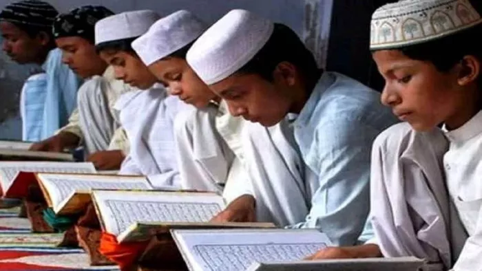 UP News: रोज दस हजार रुपए जुर्माना देने के लिए कस लें कमर... गैर मान्यता मदरसों के लिए जारी हुए सरकारी फरमान