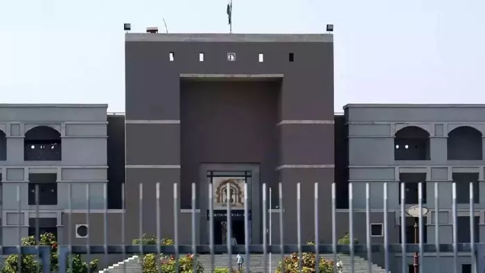 गुजरात हाईकोर्ट में न्यायाधीश ने खुली अदालत में सहकर्मी पर तंज कसने के बाद मांगी माफी (फाइल फोटो)