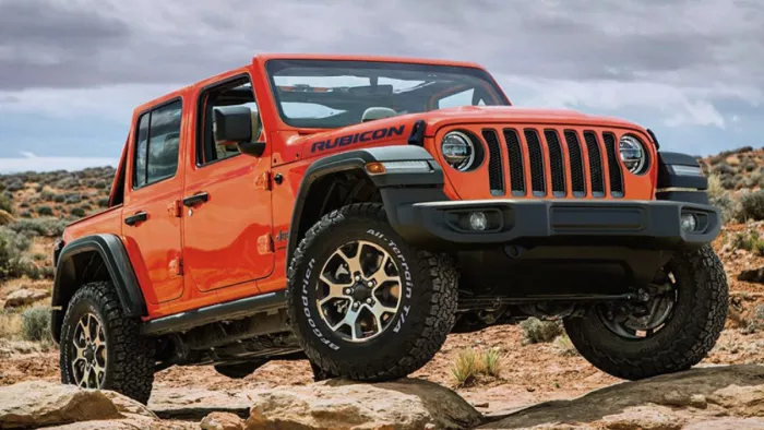 Jeep Wrangler की कीमतों में एकदम से 2 लाख रुपये का इजाफा हुआ है।