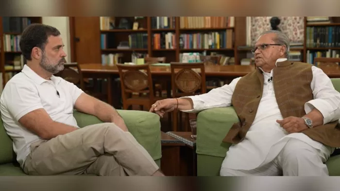 सत्यपाल मलिक का इंटरव्यू लेते हुए कांग्रेसी नेता राहुल गांधी।