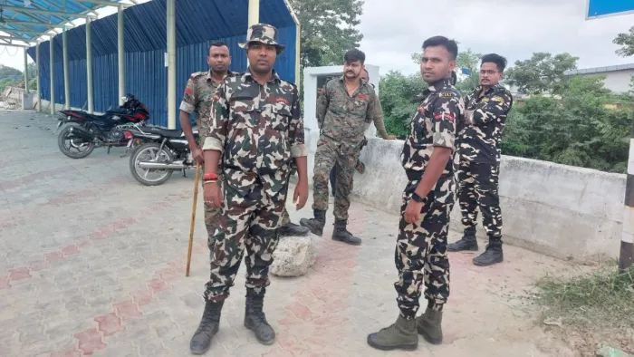 दिल्ली से दरभंगा आने वाली स्पाइसजेट की फ्लाइट में बम की सूचना से अफरातफरी।