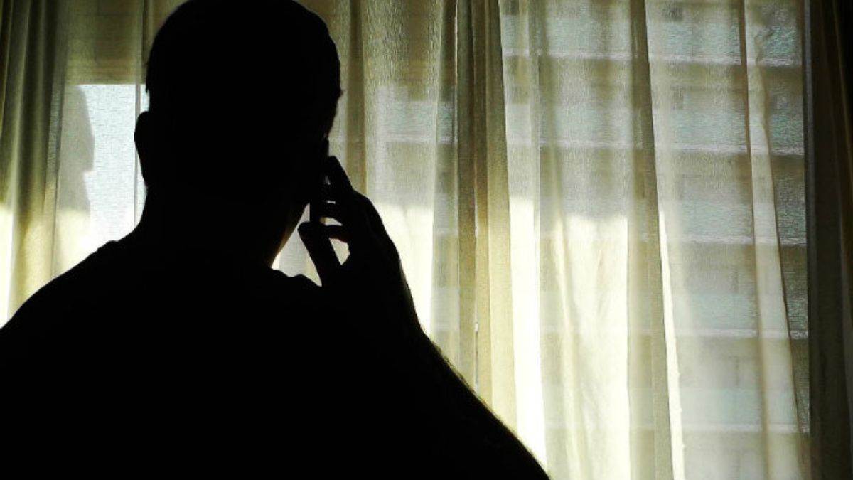 unknown call came and 93 thousand rupees were deducted from account man shocked as soon as he received message