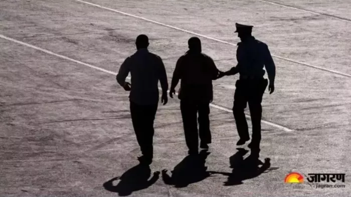 ड्यूटी से फरार होकर लुटेरों का गिरोह चला थे दो पुलिसकर्मी - प्रतीकात्मक तस्वीर।
