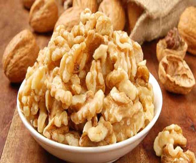 Walnut Health Benefit वजन घटाने से लेकर डिप्रेशन तक में मददगार है अखरोट