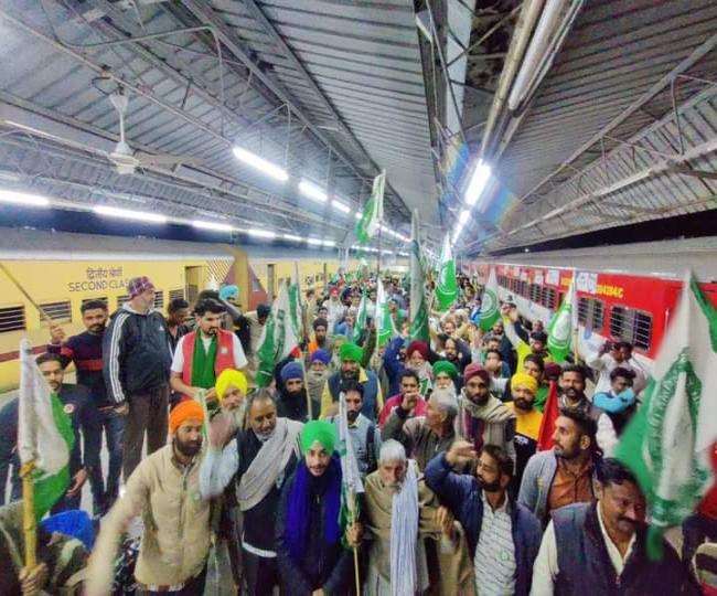 तमाम राज्यों से किसान दिल्ली पहुंचने के लिए निकल चुके हैं।