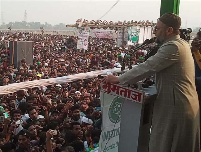 AIMIM chief Asaduddin Owaisi reached Jaunpur said No development in UP bones and lungs getting spoiled by roads - जौनपुर पहुंचे एआइएमआइएम प्रमुख असदुद्दीन ओवैसी बोले - अखिलेश और बाबा तय कर